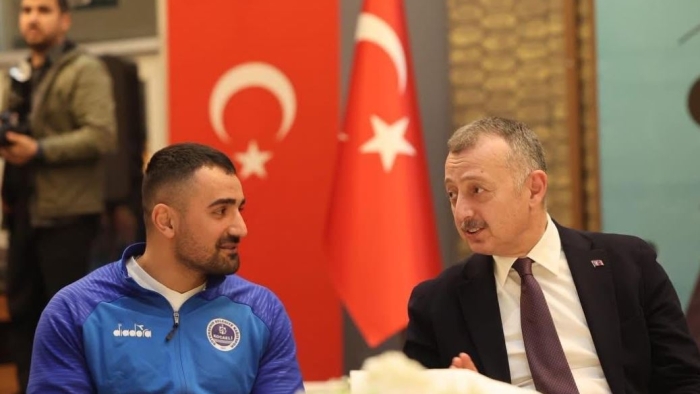 Büyükakın başarılı sporcularla iftar yaptı